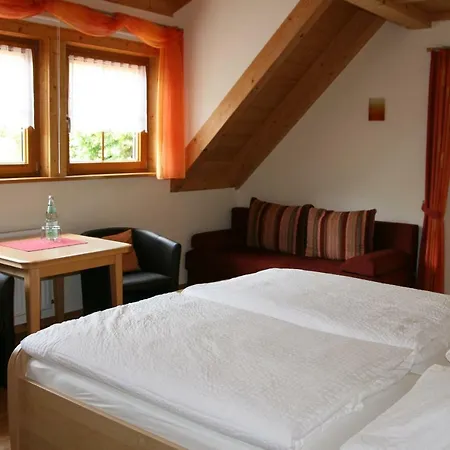 Gaestehaus Sonnhalde بيت ضيافة فيدين